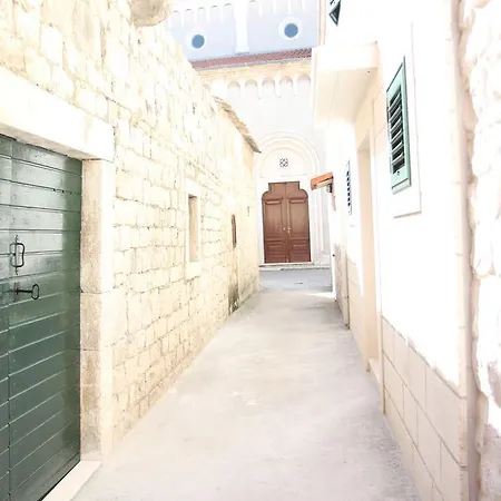 Strada Apartment *